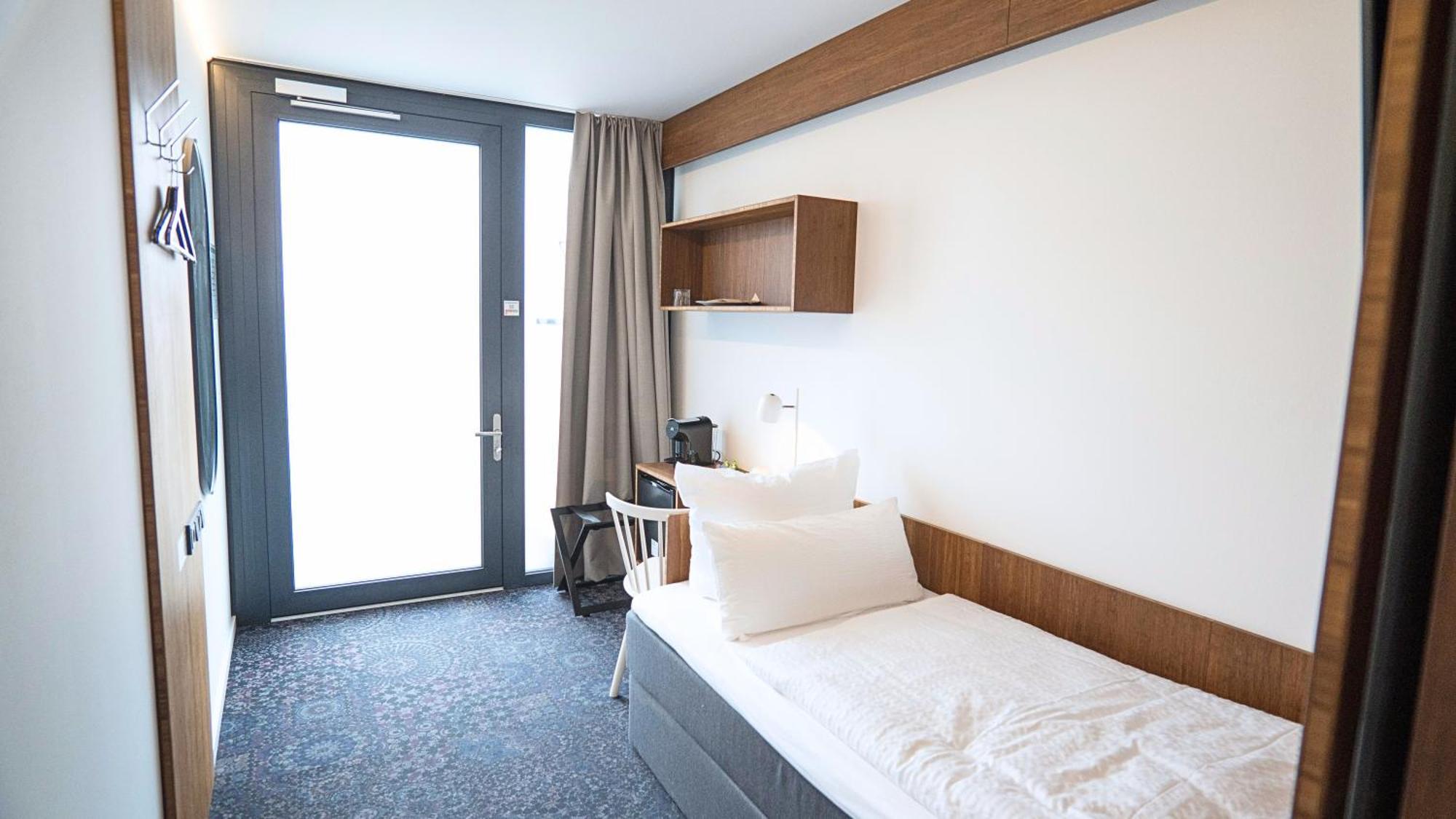 Tin Inn - Heinsberg - Das Hotel Aus Hochwertig Ausgebauten Ueberseecontainern Extérieur photo