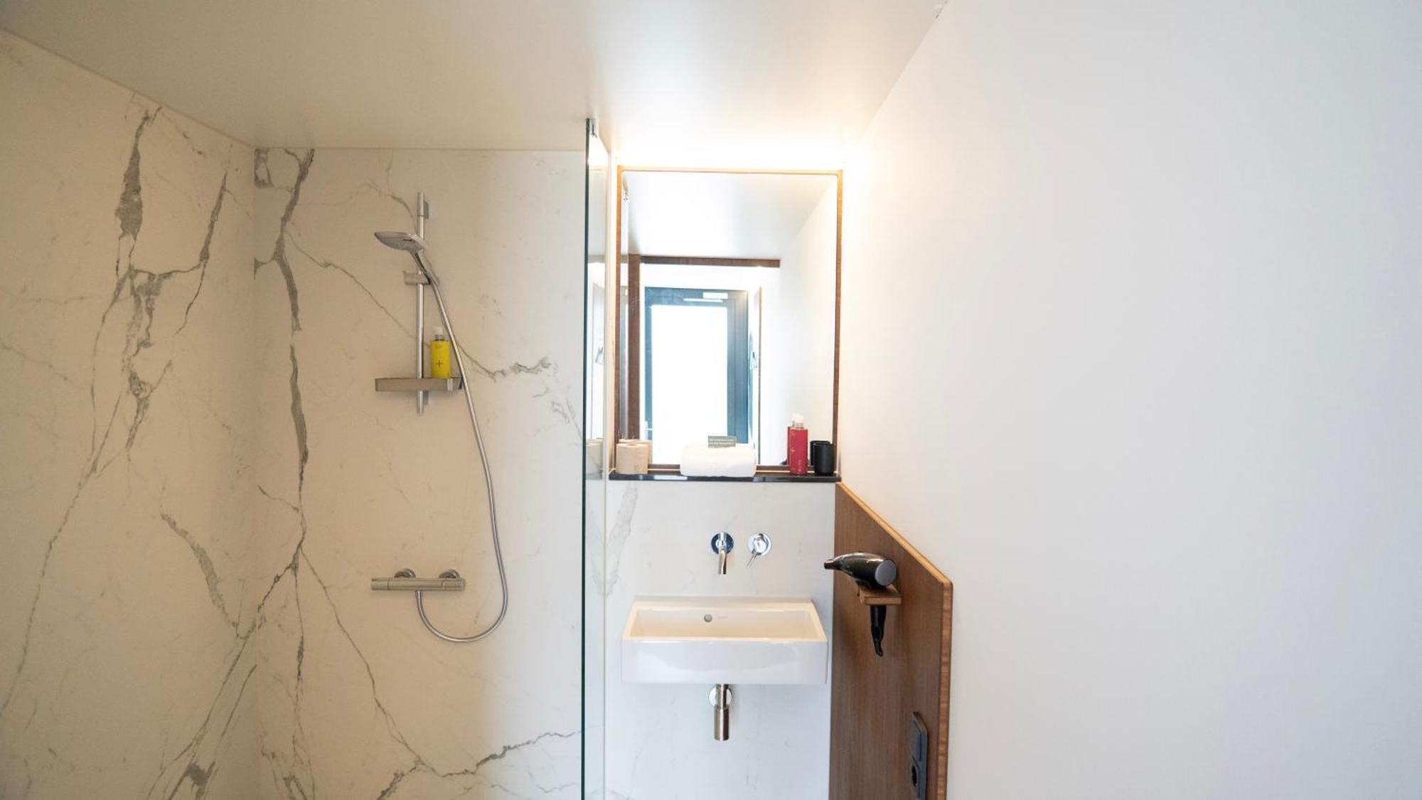 Tin Inn - Heinsberg - Das Hotel Aus Hochwertig Ausgebauten Ueberseecontainern Extérieur photo